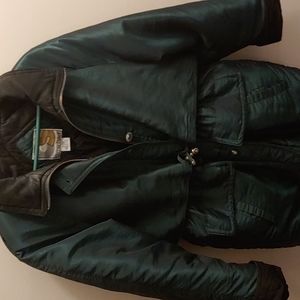 Metallic hunter green puffy Excellent condition.  Beautiful!